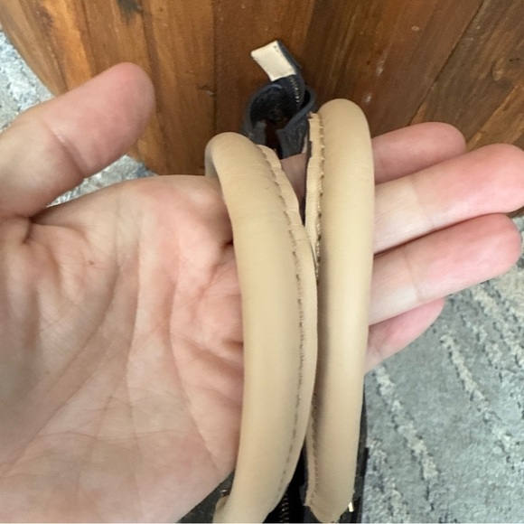 Authentic GUESS Signature Logo Large Hand Bag Shoulder Bag Beautiful Purse F - Picture 7 of 11